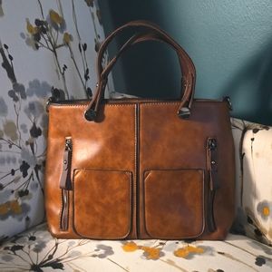 Faux leather handbag in good condition. Medium brown in color. Medium size.